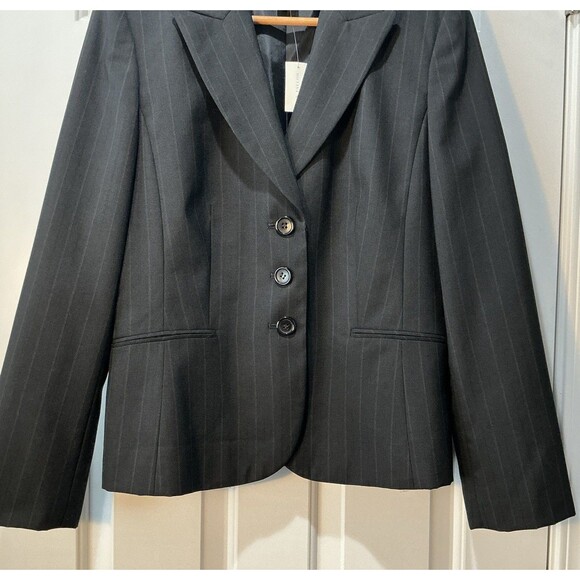 NWT Ann Taylor Black Pinstripe Blazer Classic Fit Lightweight Wool Blend Size 8 - Picture 3 of 6